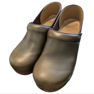 Dansko Professional Oiled Full Grain Clogs -Hunter Green